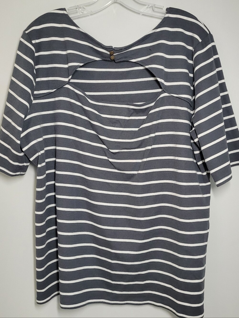 LOFT Striped Gray and White Women's Elbow-Sleeve Top with Back Keyhole 16/18 EC